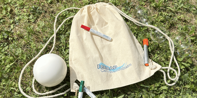Ball, Jutebeutel und Buntstifte - Freibad Calw-Stammheim Aktion Kindermalen